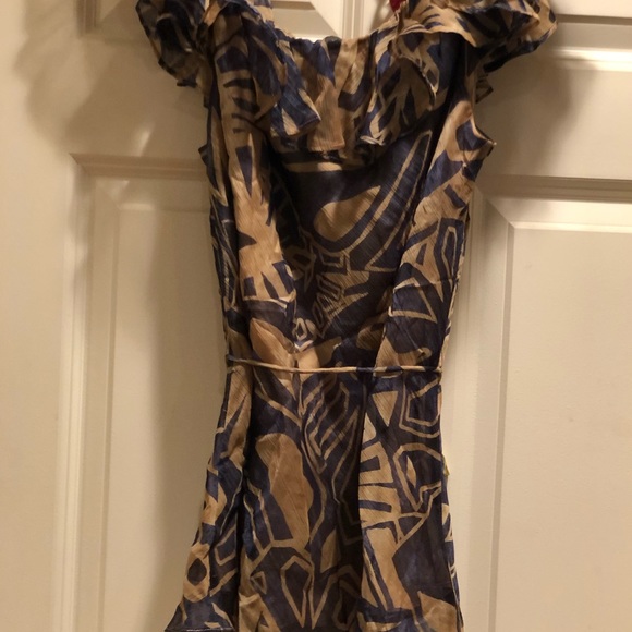 Ruffle neck sleeveless top - Picture 2 of 2